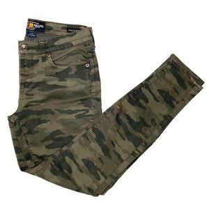 🍀LUCKY BRAND Charlie Super Skinny Camo Jeans